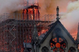 A YouTube szerint álhír, hogy leégett a Notre- Dame