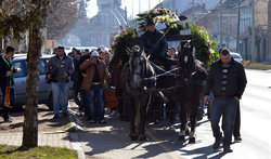 Lovaskocsis roma temetés Szegeden