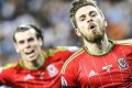 Bombasztikus Bale, nagyszerű Wales
