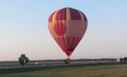Hőlégballon landolt az M85-ös főúton! - fotók