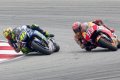 MotoGP: folytatódik a dráma, Rossi rúgott, komoly büntetést kapott