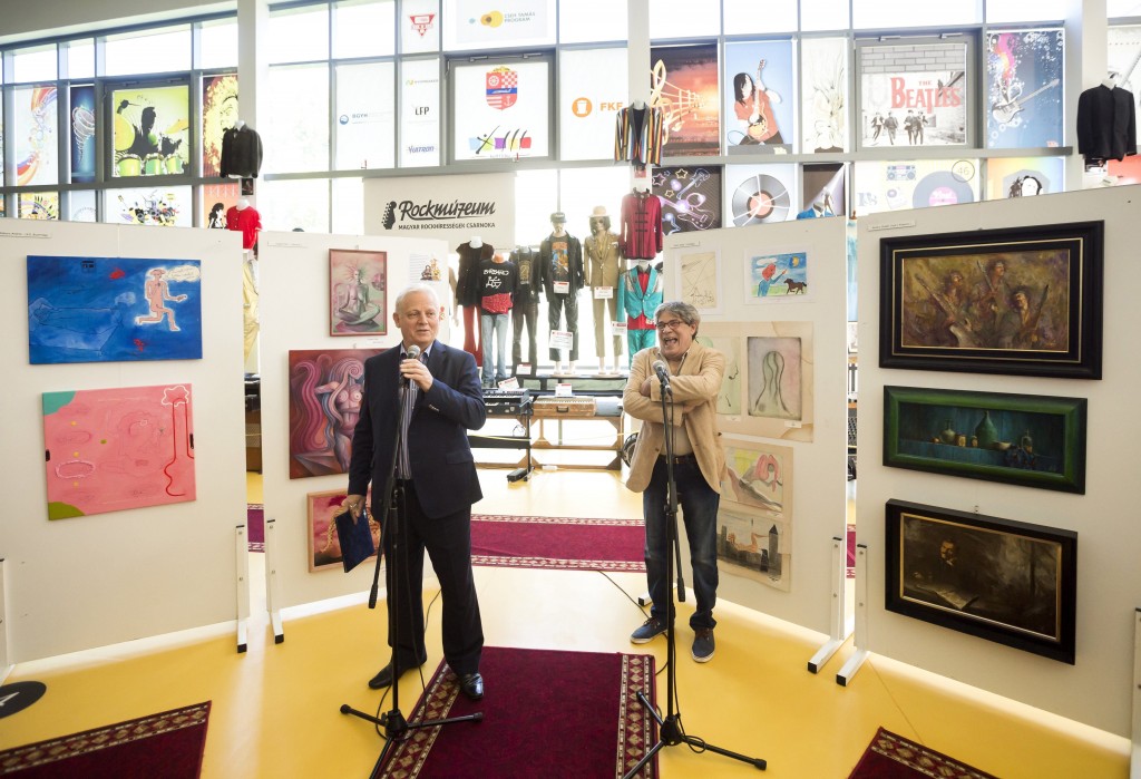 Tarlós István főpolgármester beszédet mond a magyar rockzenészek festményeiből, grafikáiból nyílt kiállítás megnyitóján a budapesti Rockmúzeumban 2016. augusztus 25-én. Jobbról Kelemen András, a múzeum ügyvezető elnöke. MTI Fotó: Mohai Balázs