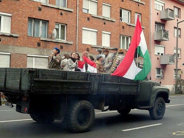 Tüntetők Csepel típusú teherautóban PTV Fotó: Vona Ildikó 