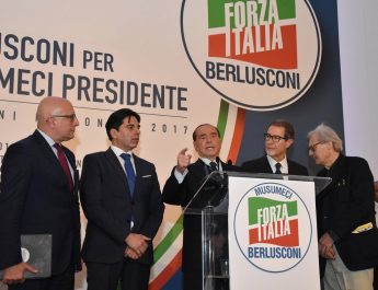 Silvio Berlusconi nem jelöli magát az államfői székbe