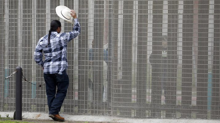 Egymilliárd dollárból épít kerítést a mexikói határra a Pentagon