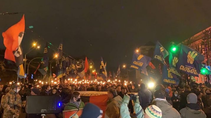 Felvonulás Kijevben Sztepan Bandera emlékére
